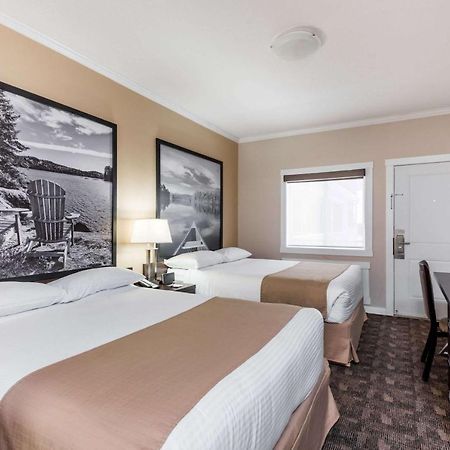 Super 8 By Wyndham Watrous Motell Exteriör bild