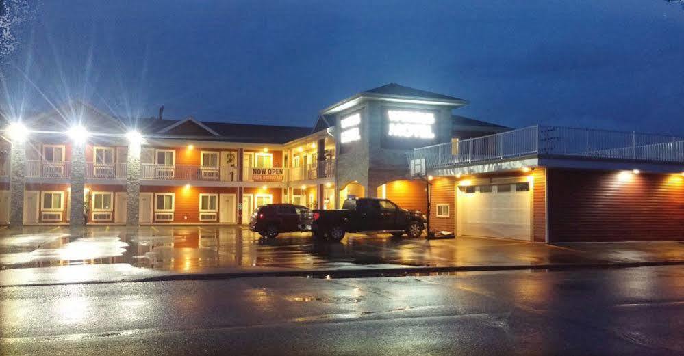 Super 8 By Wyndham Watrous Motell Exteriör bild
