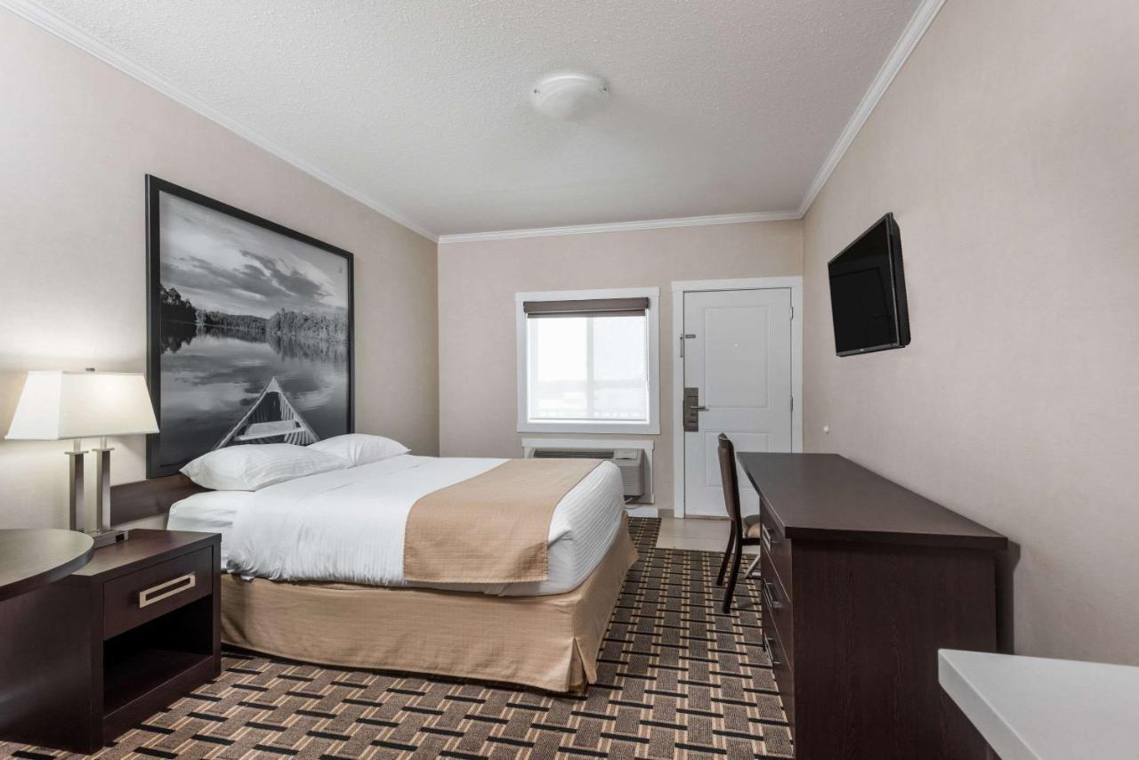 Super 8 By Wyndham Watrous Motell Exteriör bild